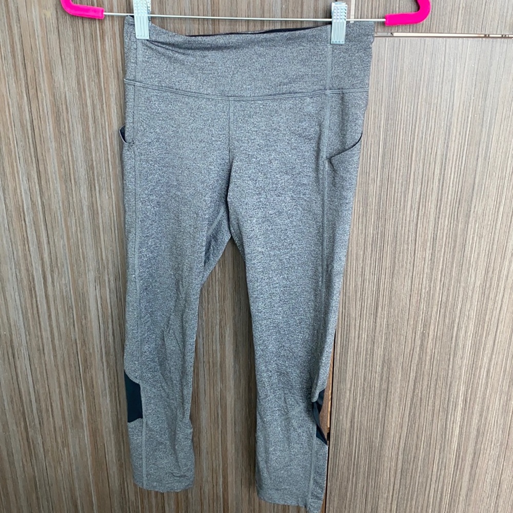 ALL OFFERS ACCEPTED! Lulu leggings crop